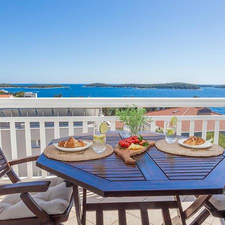 Tia Hvar Top View Apartment ฮวาร์ ภายนอก รูปภาพ