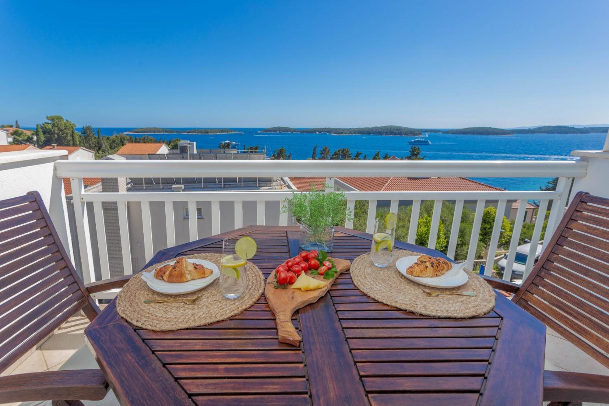 Tia Hvar Top View Apartment ฮวาร์ ภายนอก รูปภาพ
