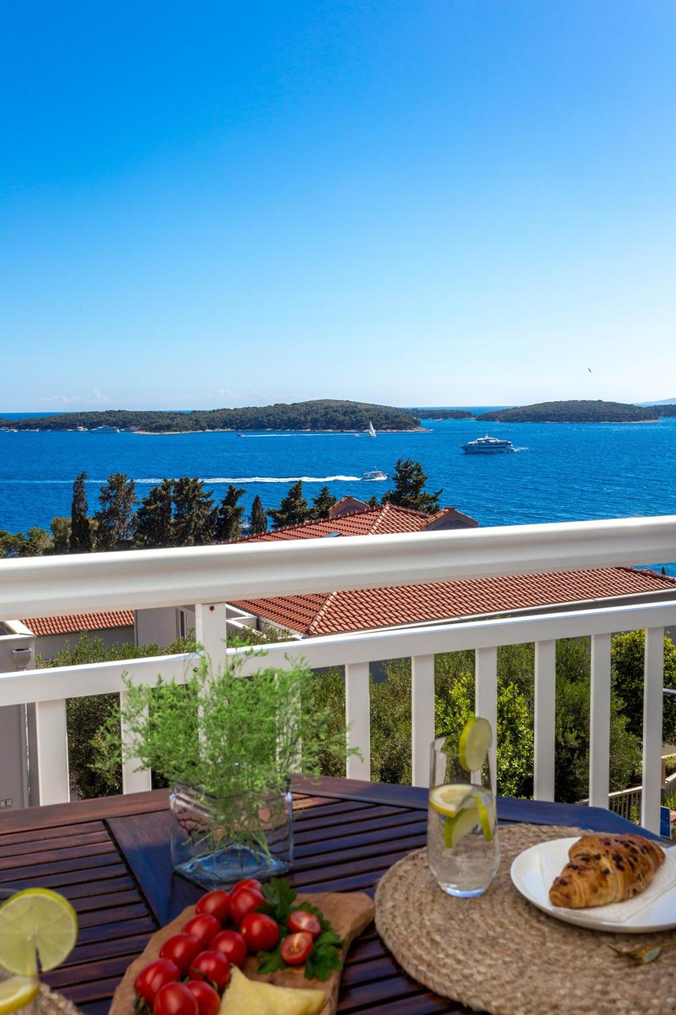 Tia Hvar Top View Apartment ฮวาร์ ภายนอก รูปภาพ