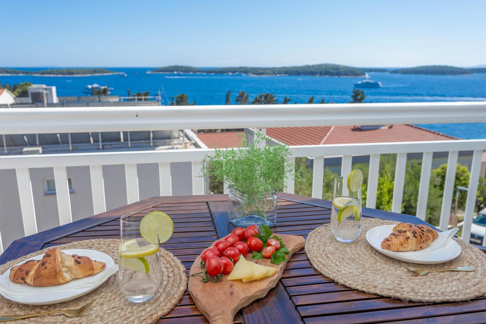 Tia Hvar Top View Apartment ฮวาร์ ภายนอก รูปภาพ