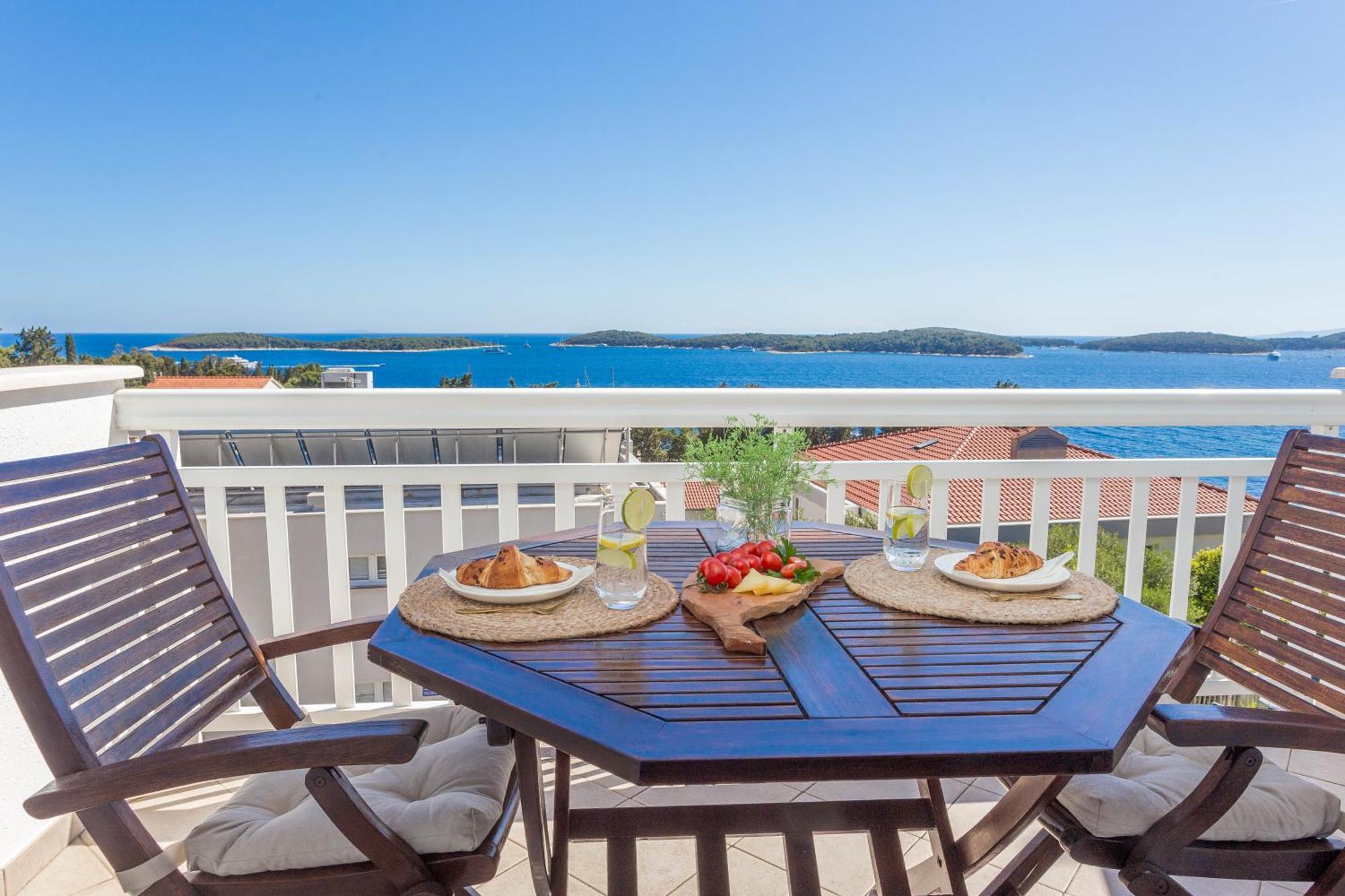 Tia Hvar Top View Apartment ฮวาร์ ภายนอก รูปภาพ